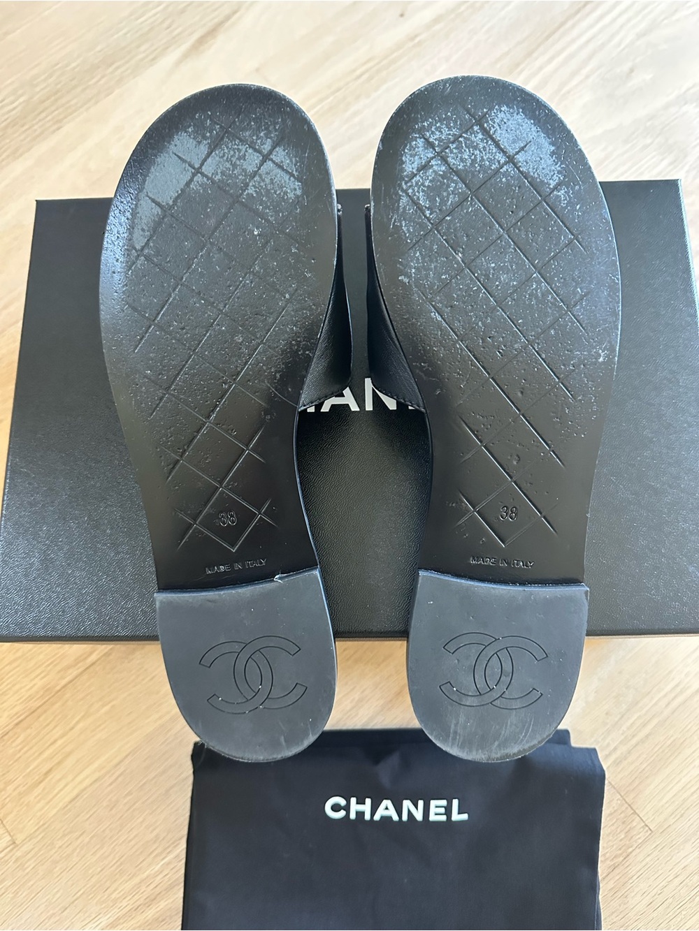 Chanel Turnlock Quilted Leather Sandals Slides Size 38 - Picture 7 of 8